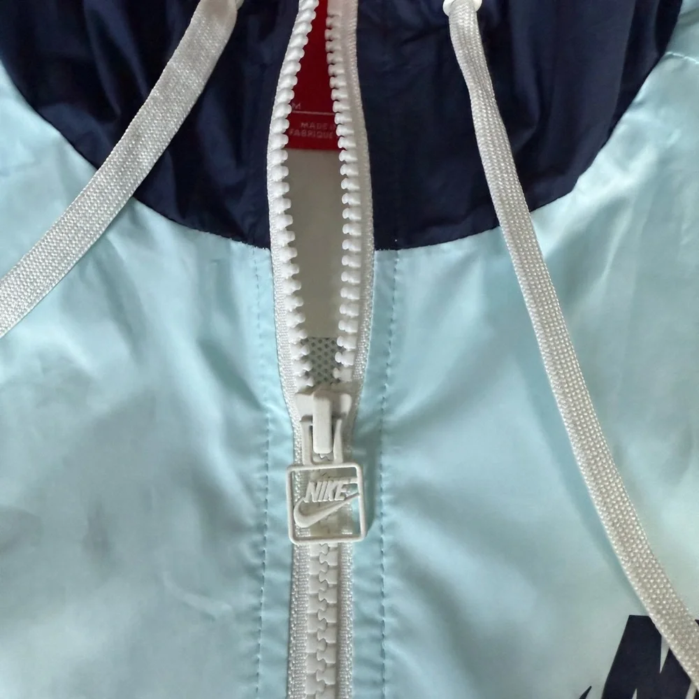Nike Colorblock Windbreaker Jacket in Navy, Light Blue & White